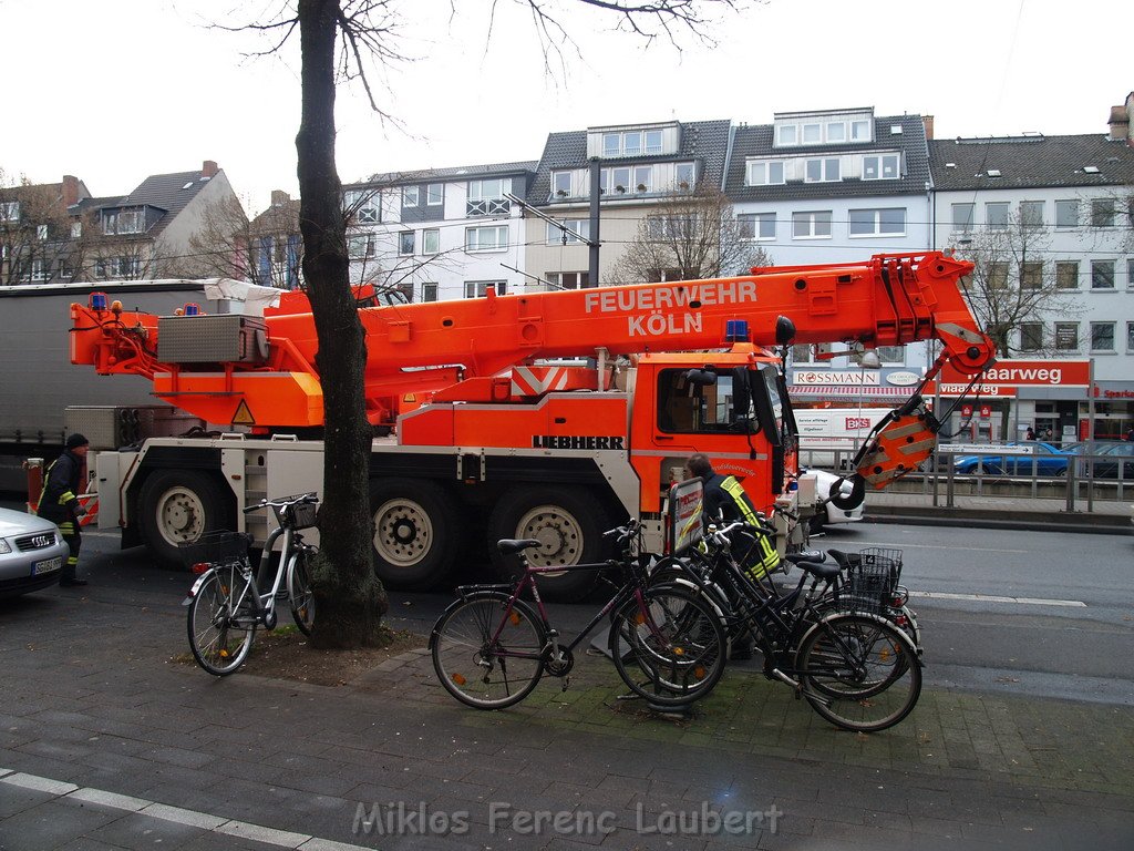 BF Koeln Schwertransport Koeln Braunsfeld Aachnerstr  P37.JPG